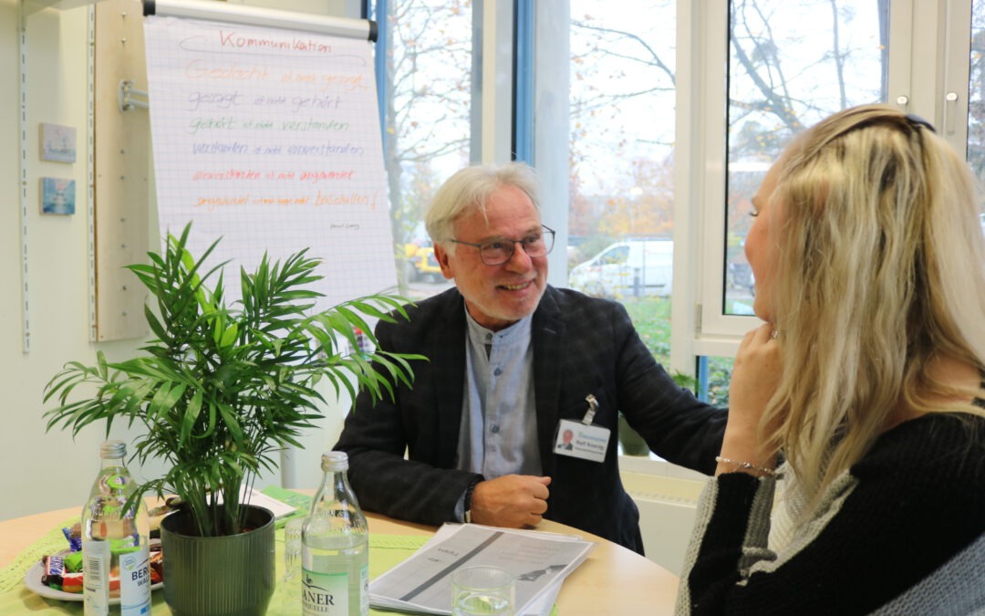 Pati­en­ten­für­spra­che: Zwi­schen den Stüh­len, aber nah am Men­schen